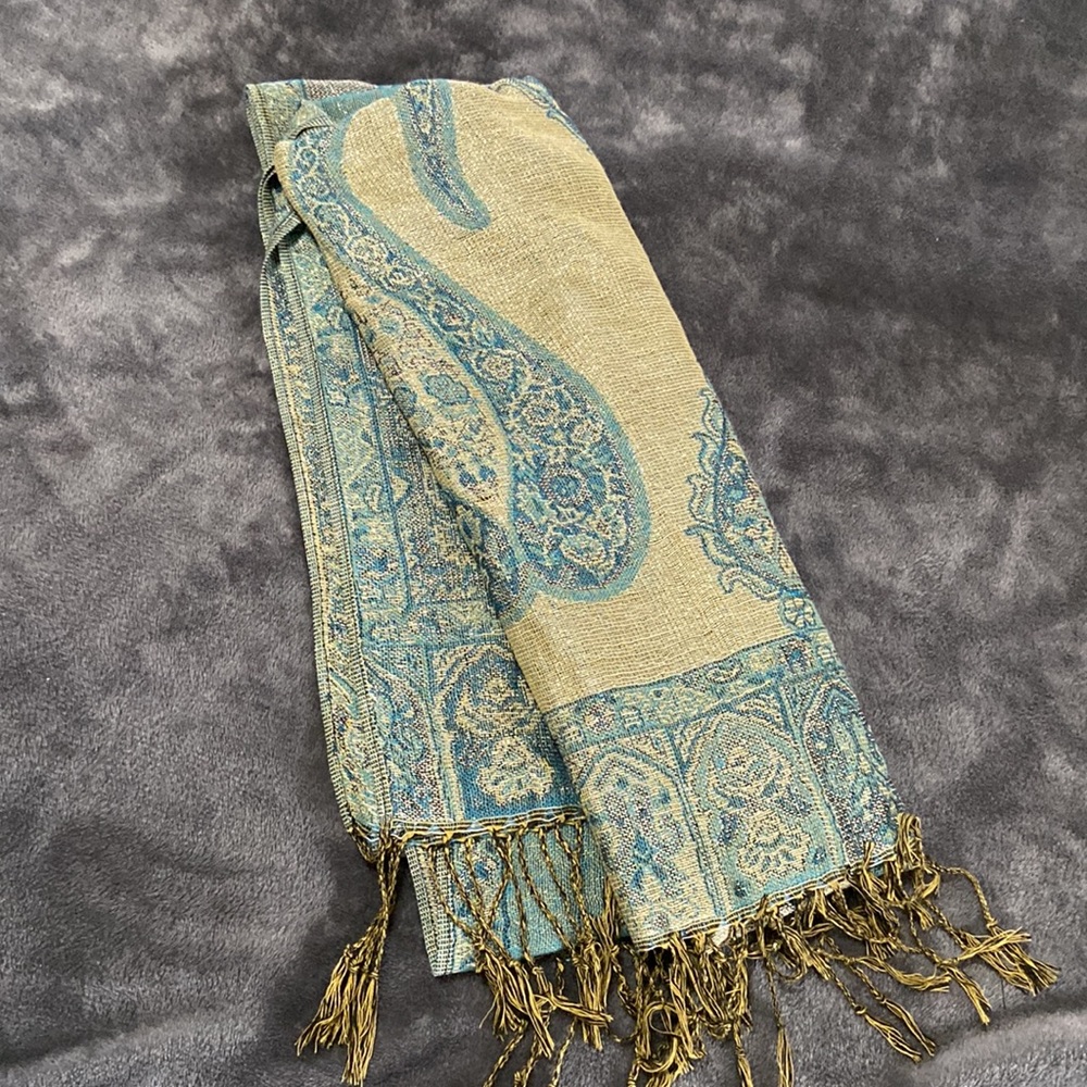 Scarf - Picture 3 of 4